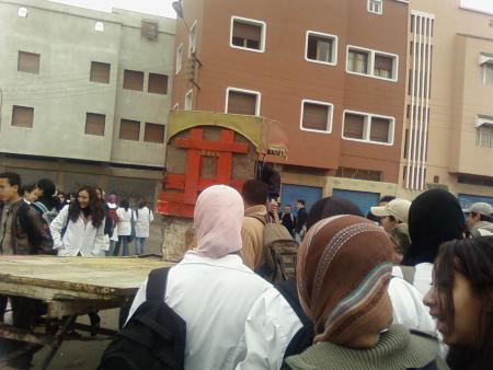 le transport du lycée kayjma3 les élèves